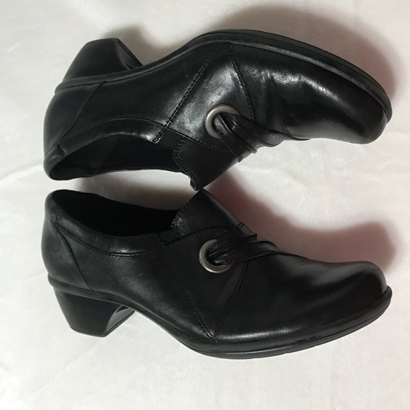 clarks bendables black